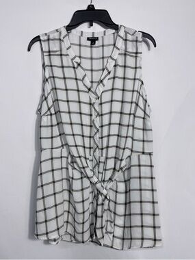 Torrid Size 0 White Black Windowpane Plaid Sleeveless Twist Front Button Blouse